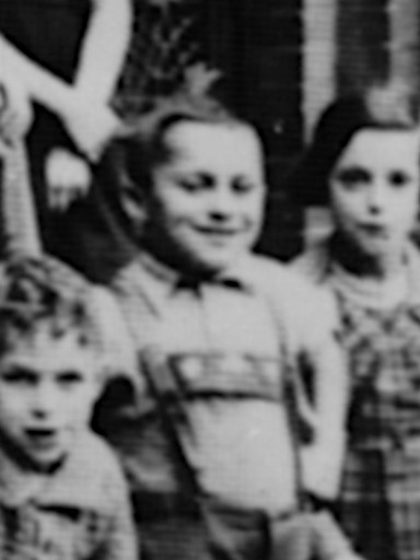 Martin Prenski in der Gruppe seiner Mitschüler der jüdischen Religionsschule um 1938 (Ausschnitt)
    
    
     - © Gauß
    , All rights reserved